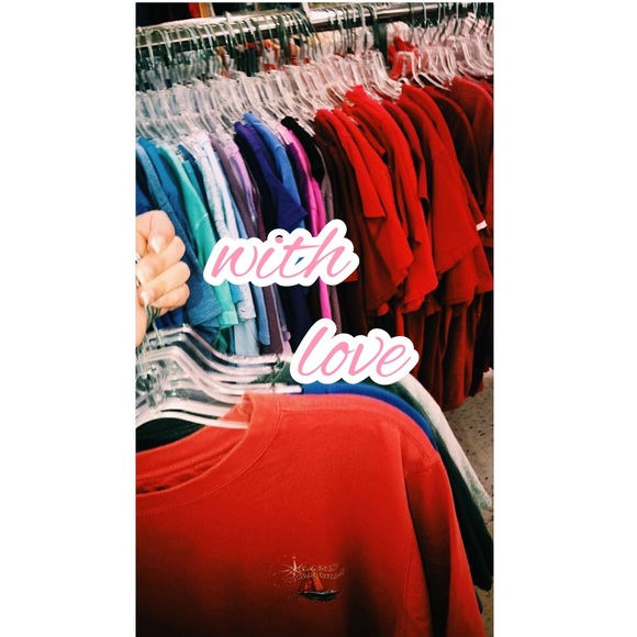 Meet your Posher, Avery (With Love Thrifting) - Picture 1 of 1